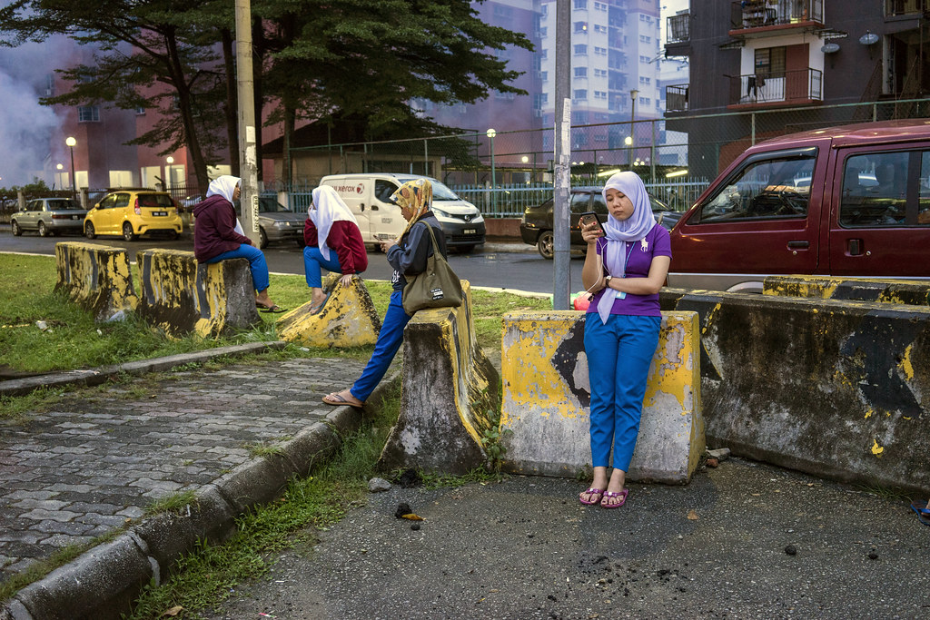 migrant-women.jpg