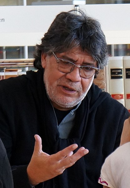 Luis_Sepulveda_-_CRL_-_Université_Toulouse_Le_Mirail_-_octobre_2013_cropped.jpg
