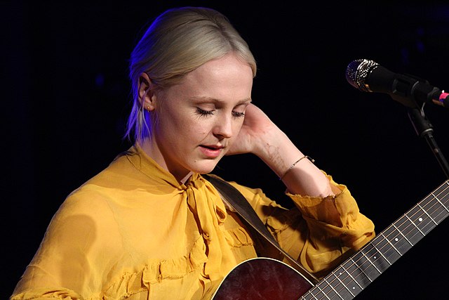 Laura_Marling_-_First_Avenue_-_5_5_17_34106214720.jpg