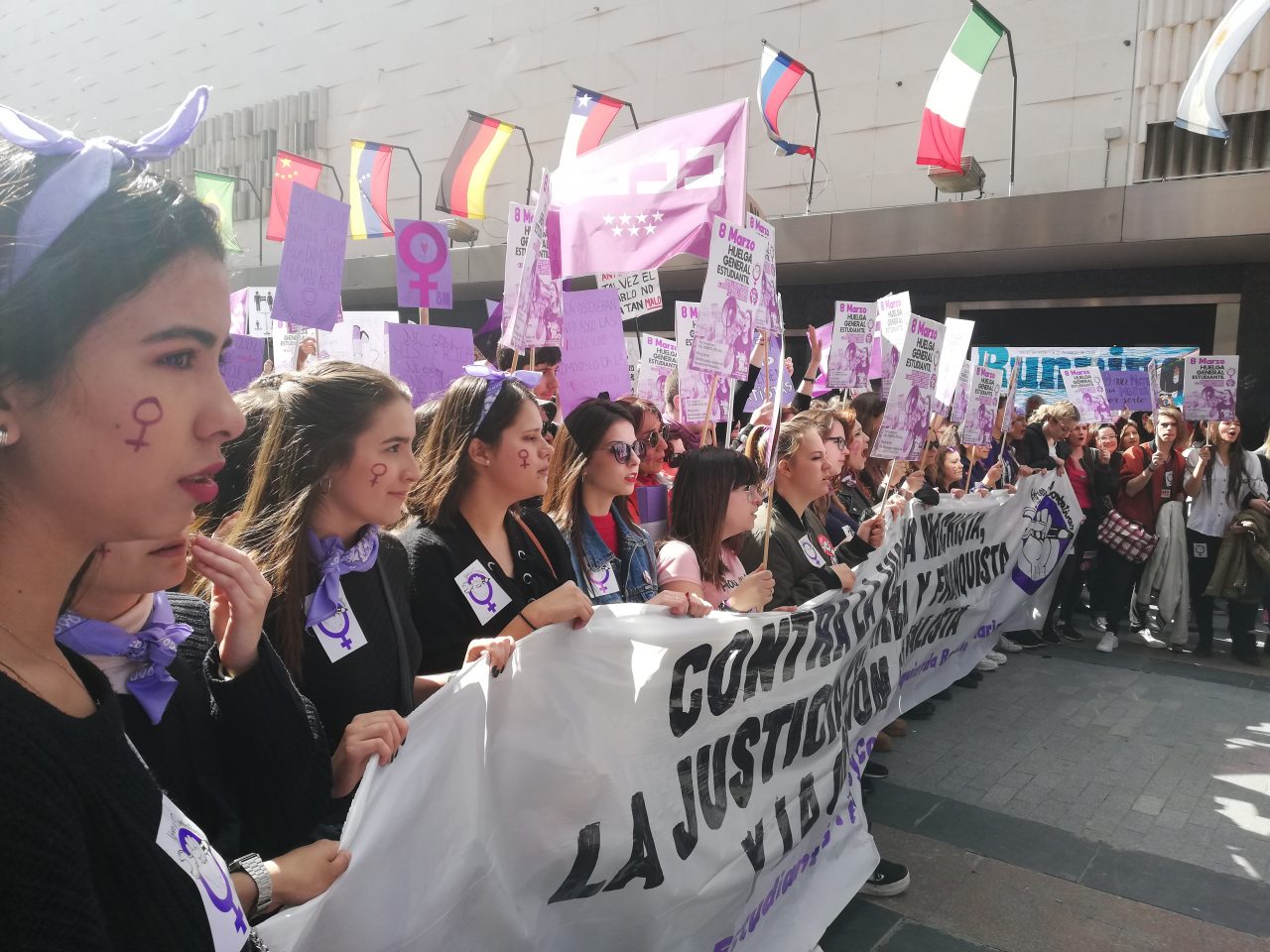Concentración_del_Sindicato_de_Estudiantes_por_la_Huelga_Feminista_8M_2019-1280x960.jpg