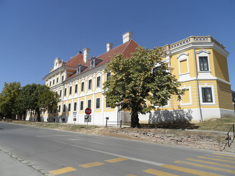 800px-Vukovar_Town_museum.jpg