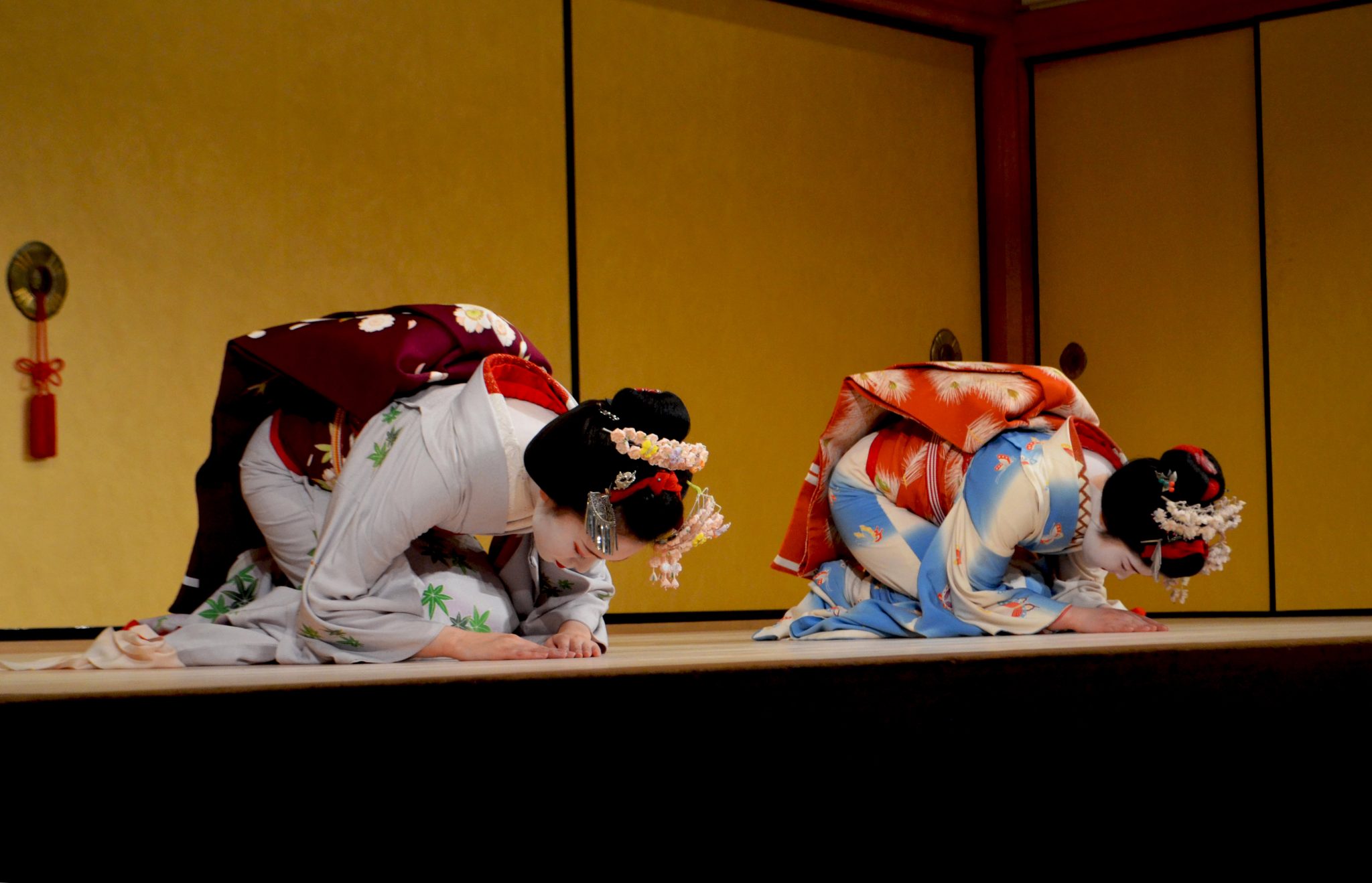 JAPAN - KO SU GEJŠE ? - Javni servis