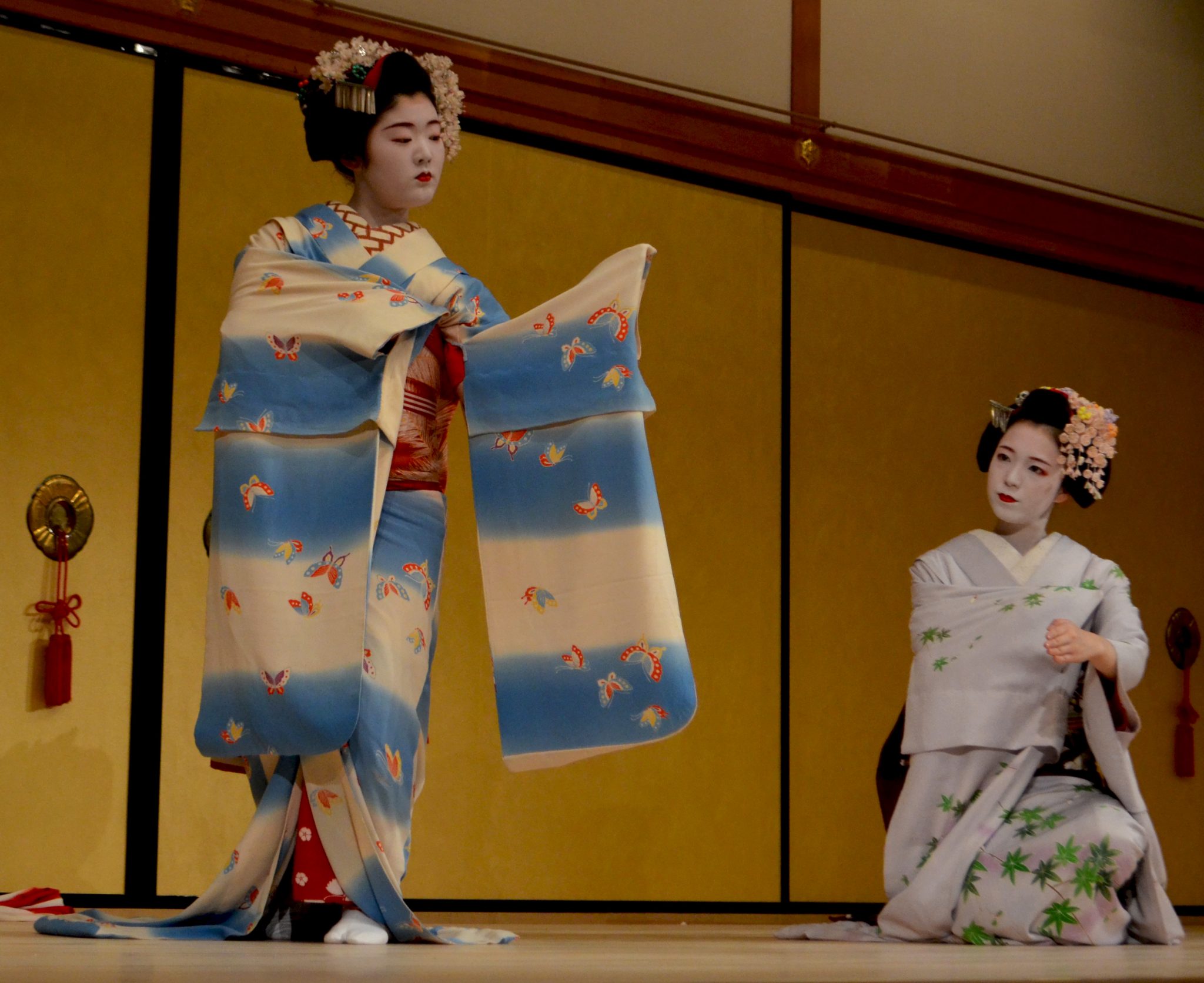 JAPAN - KO SU GEJŠE ? - Javni servis