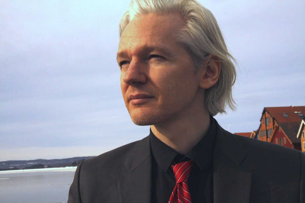 Julian_Assange_1-1280x854.jpg