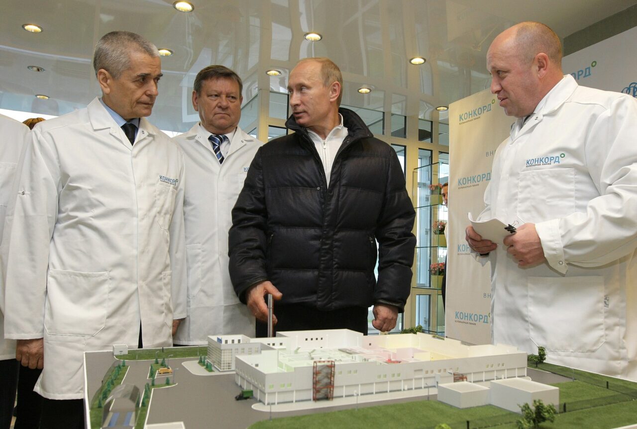 Vladimir_Putin_tours_Yevgeny_Prigozhins_Concord_food_catering_factory_02-1280x863.jpg