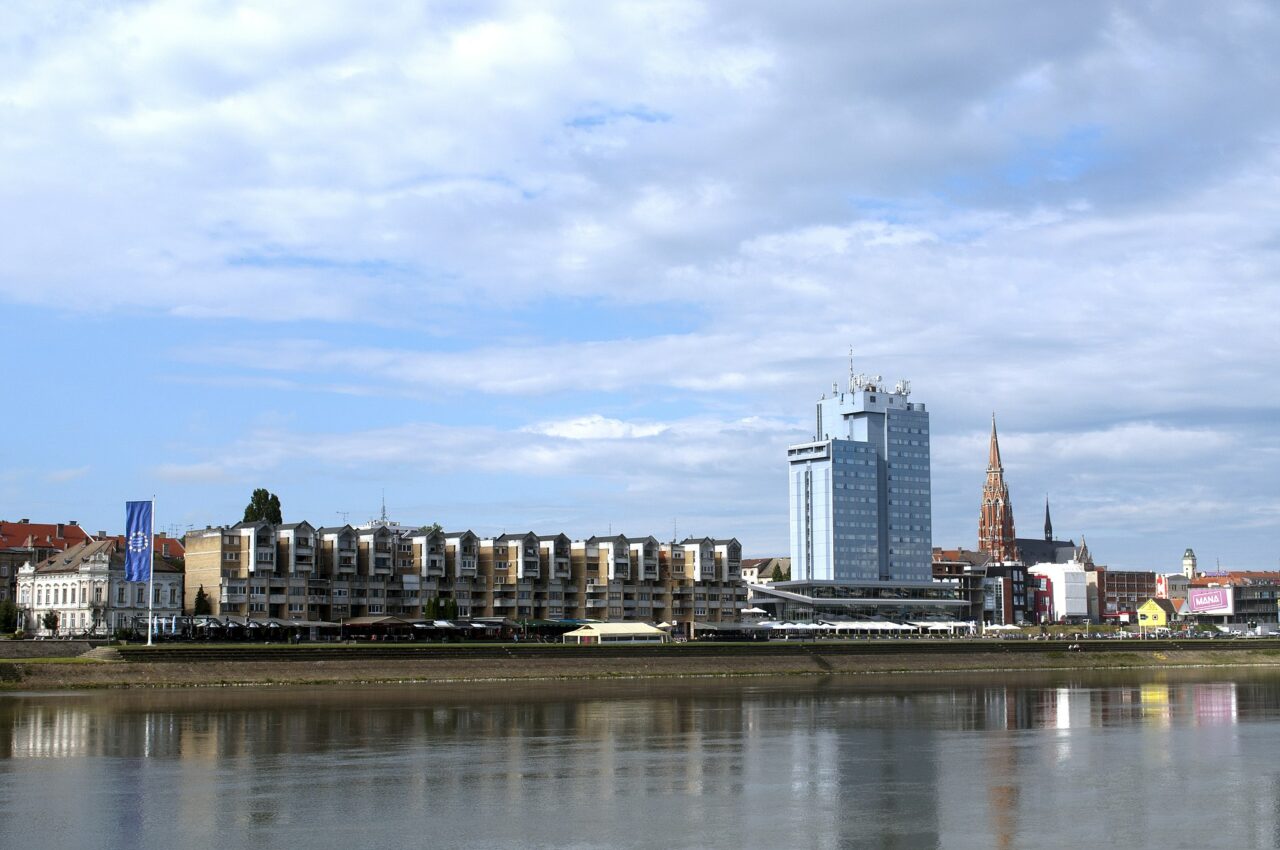 2048px-Osijek_from_Drava-1280x850.jpg