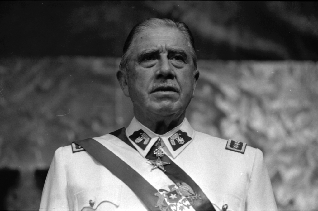 Pinochet_en_Historia_Politica_BCN.jpg