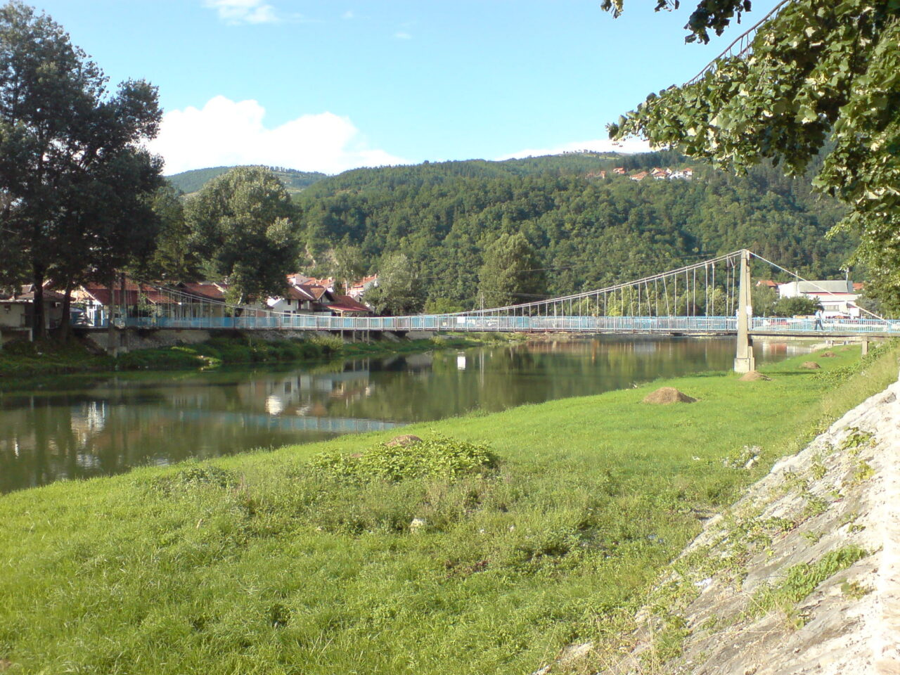 Suspension_Bridge_on_the_River_Lim_in_Prijepolje-1280x960.jpg