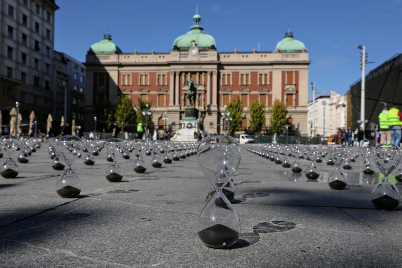 Peščani satovi na Trgu republike - Najvažniji poziv u životu - foto Marko Risović