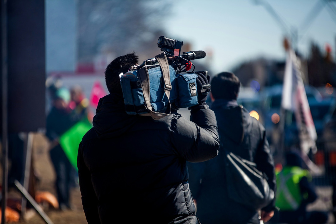 jovaughn-stephens-cameraman-unsplash