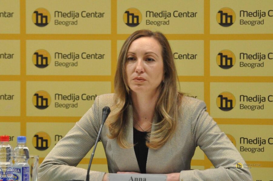 1762344879-37UElUvGFSAnna_Oreg-900x598