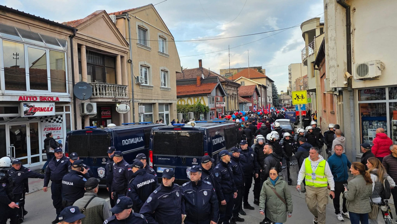 naslovna-policija-obezbeduje-skup-protiv-blokada-u-zajecaru.jpg