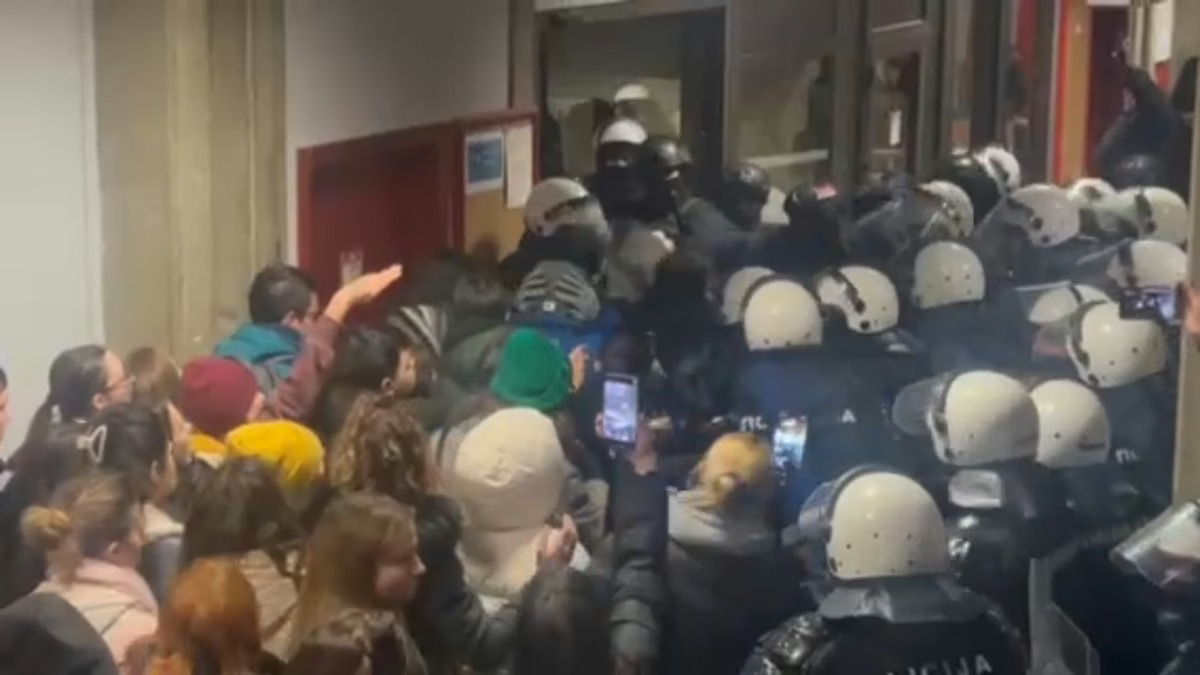 1769012301_komesanje_policija_st.format-avif.width-1200