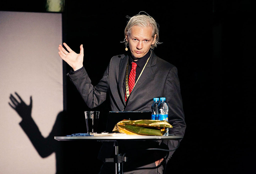 1024px-Julian_Assange_20091117_Copenhagen_2.jpg